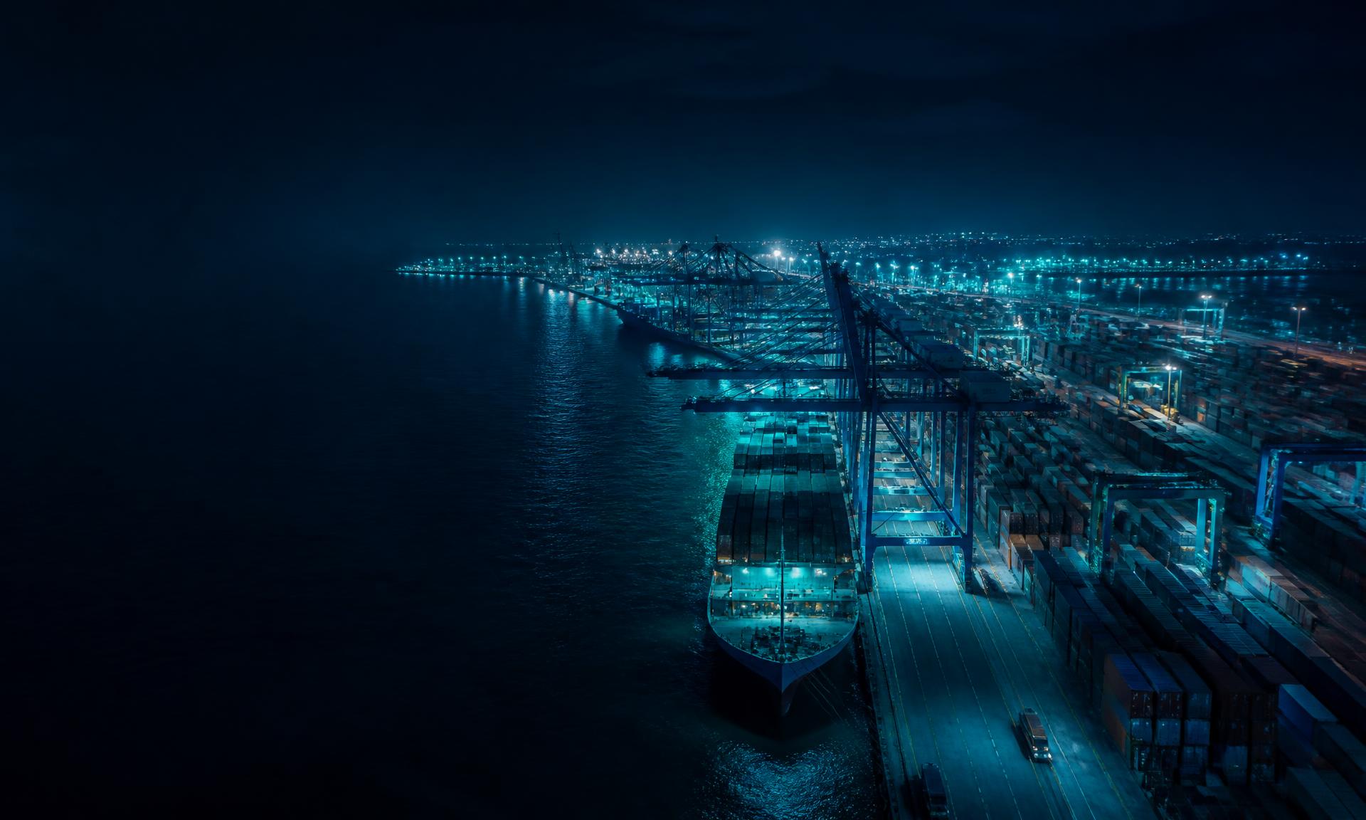 Port de conteneurs la nuit